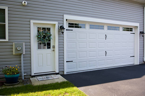 24/7 Emergency Garage Door Panel Replacement experts in Mercedes, TX